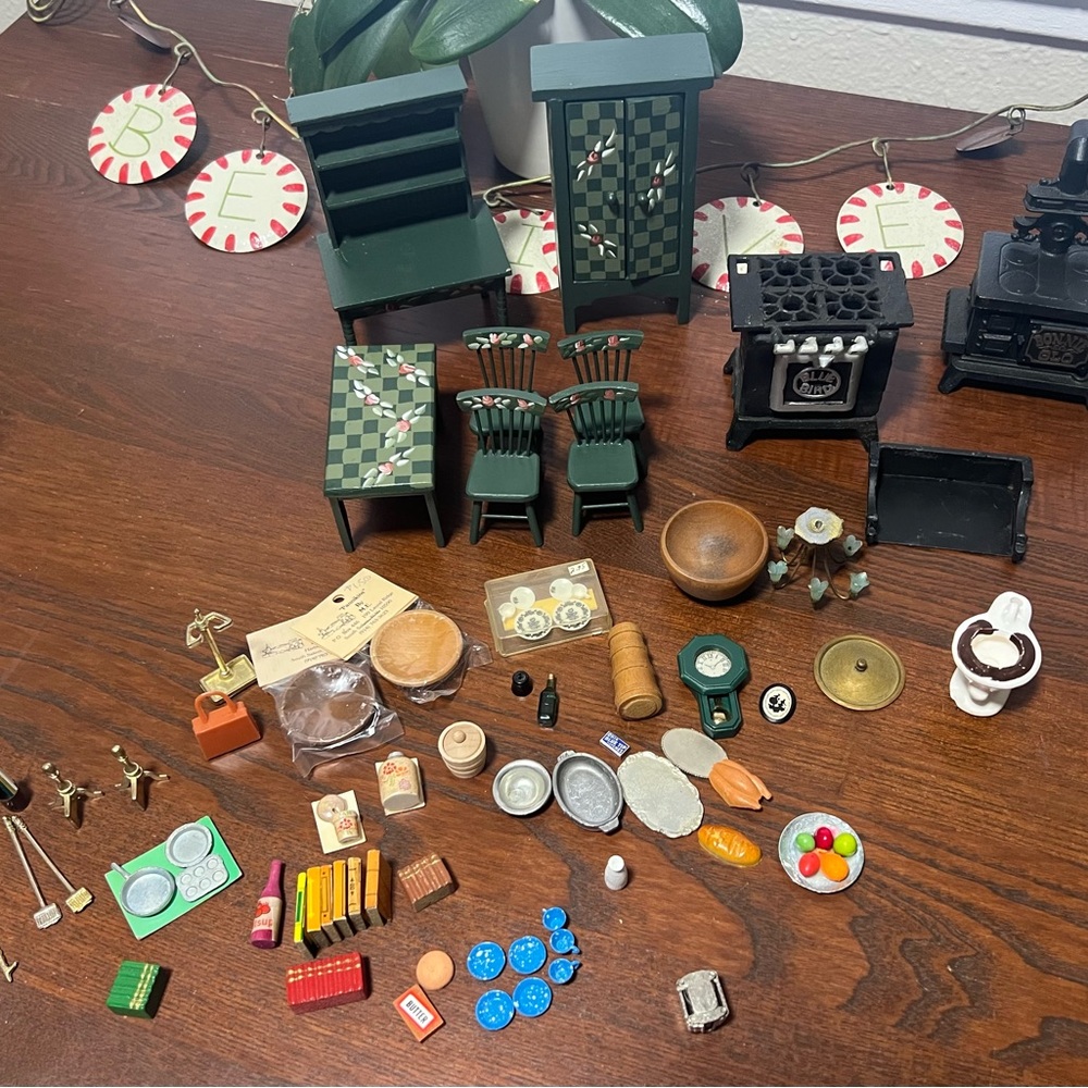 Miniature Dollhouse Furniture and Accessories Set